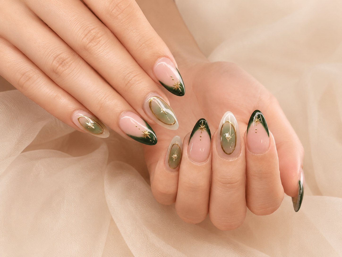 Green Gold Nageldesign bei Elly Nails in Frankfurt Ostend